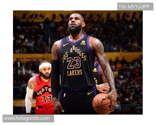 湖人队反击 詹姆斯快攻上篮命中