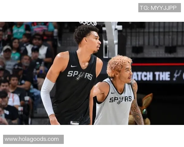 苏群:马刺福克斯缺席下的幸福烦恼 苏群:马刺福克斯缺席下的幸福烦恼