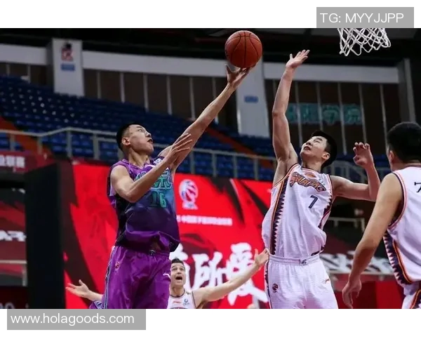 深圳男篮王浩然升级全能选手，攻防两端表现亮眼